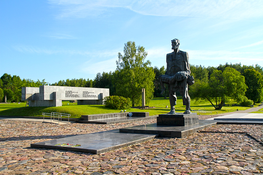https://planetabelarus.by/sights/memorialnyy-kompleks-khatyn/?sphrase_id=87816