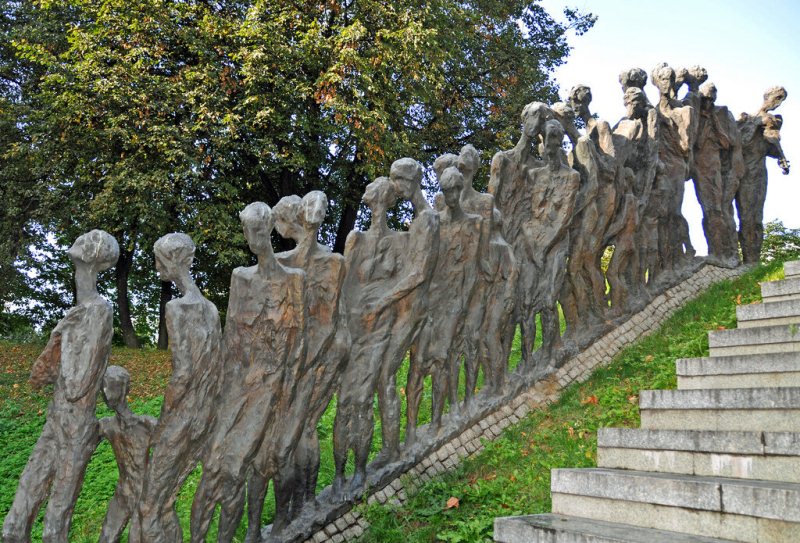 https://planetabelarus.by/sights/memorialnyy-kompleks-yama-v-minske/